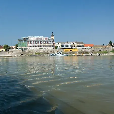 Szent Janos Отель Мохач